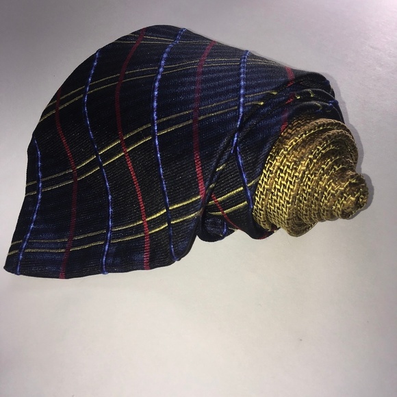 Tommy Hilfiger Black and Red Necktie 100% Silk - Picture 4 of 8